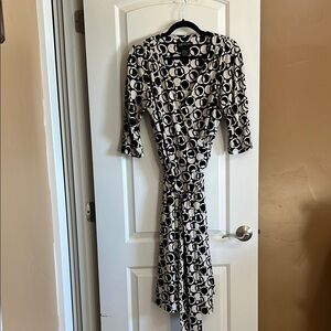 Jones New York Dress Wrap Around Black & Cream V-neck Dress Size 12